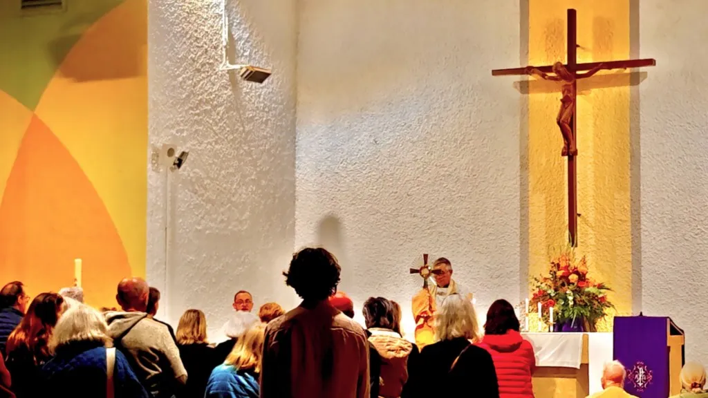 Bénédiction par le Saint-Sacrement